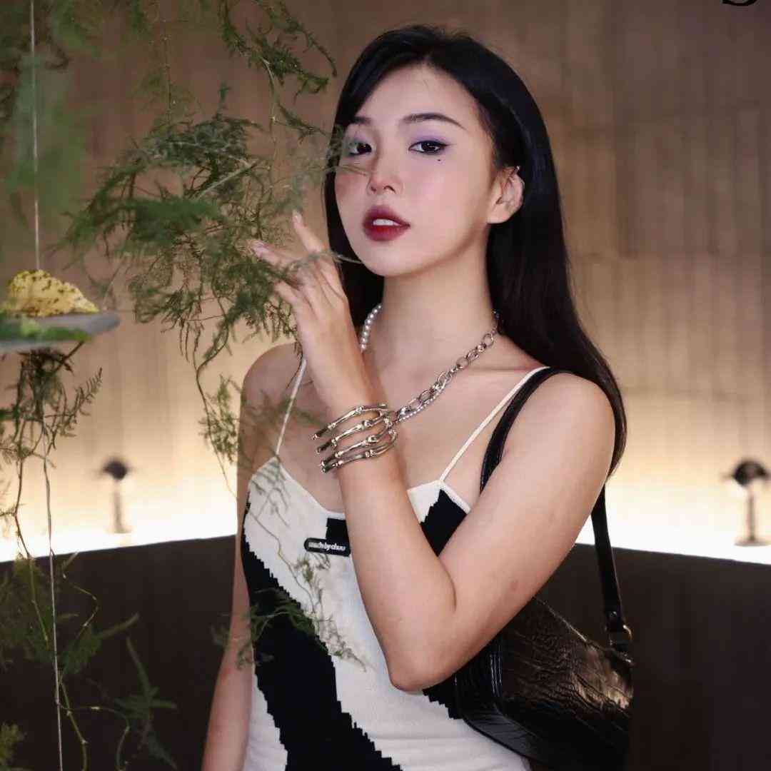 额头黑用什么彩妆化妆品好(比较黑的人化妆用什么化妆品)插图12