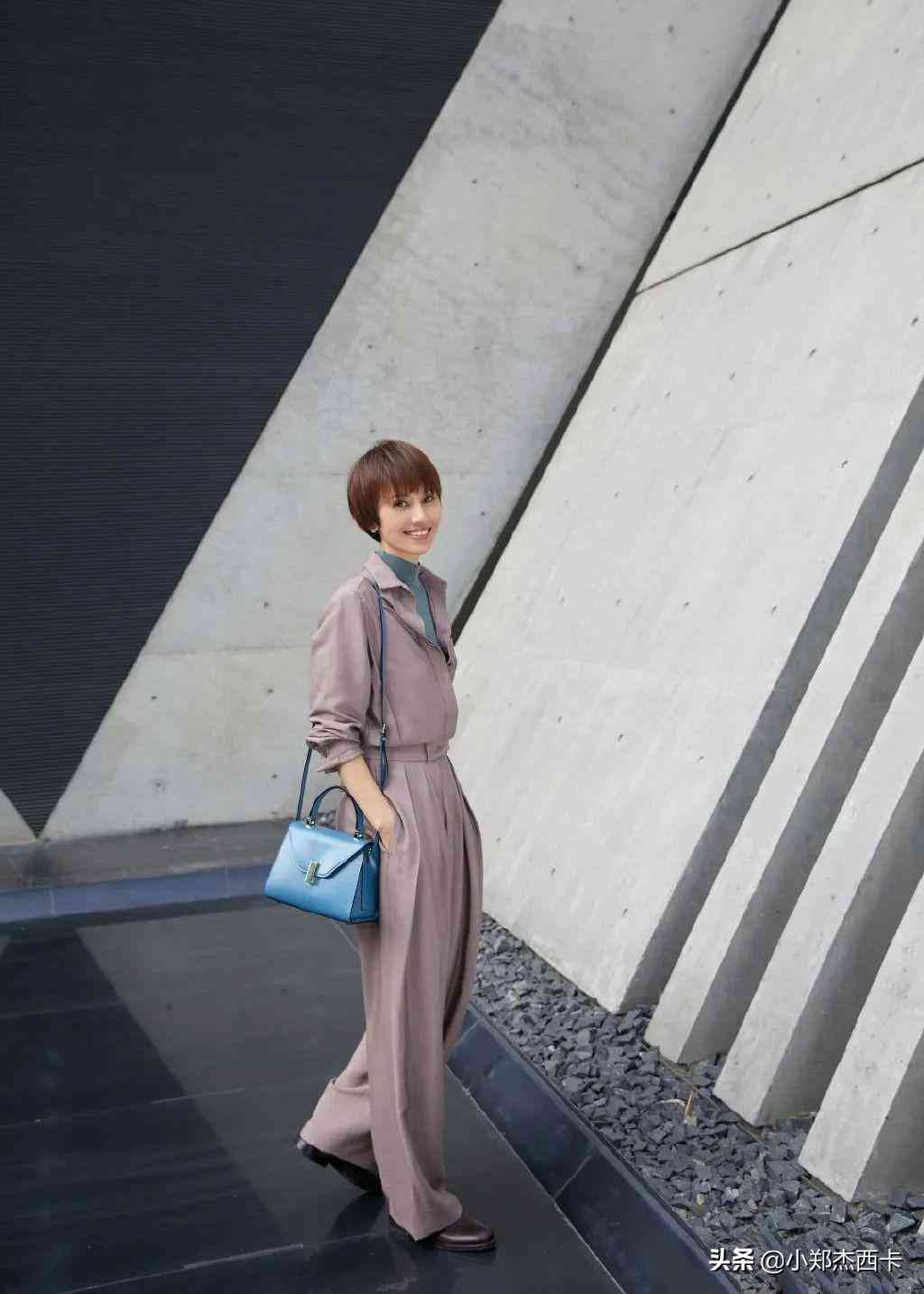 方扣化妆品(方扣化妆品水为什么用着脸热)插图19