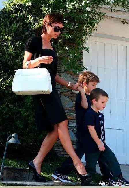 方扣化妆品(方扣化妆品水为什么用着脸热)插图22