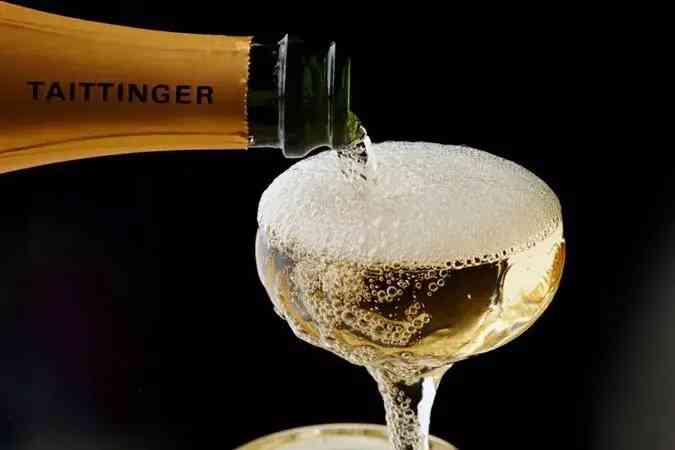 法国雅士邦德化妆品(雅邦化妆品公司)