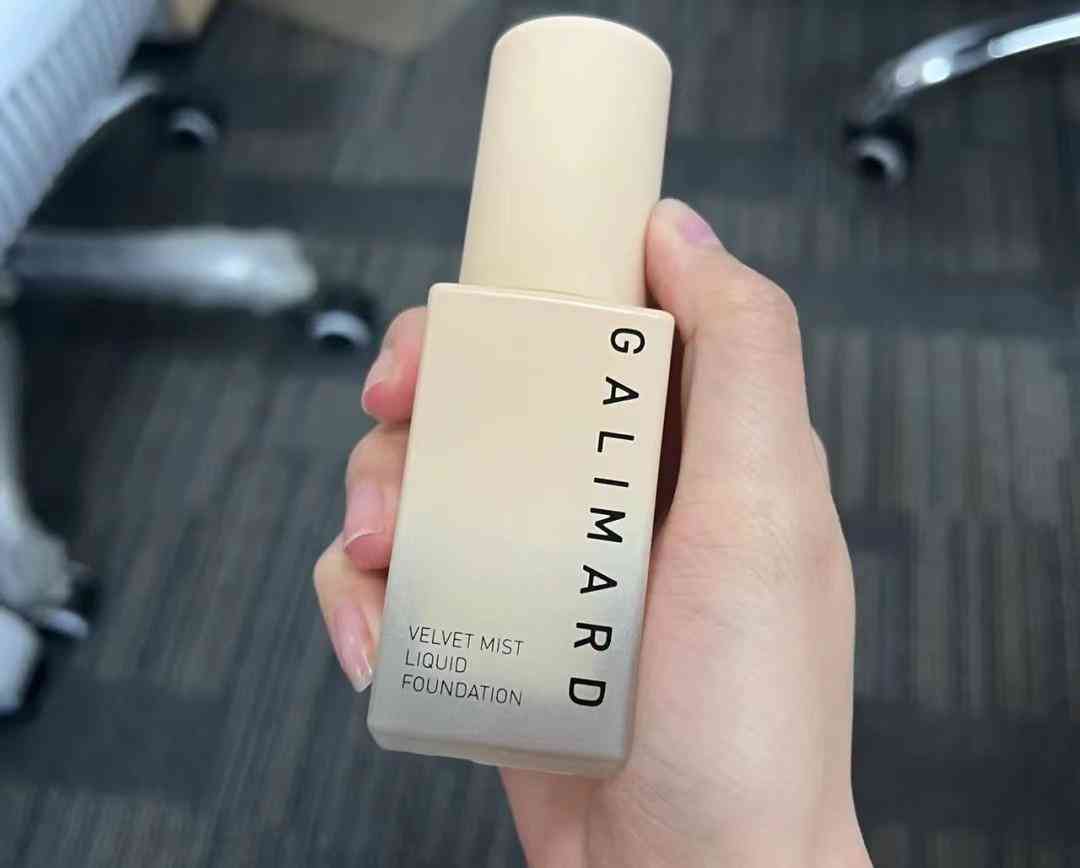 哪种化妆品用着不油腻(化妆品不油腻的什么牌子好)插图1