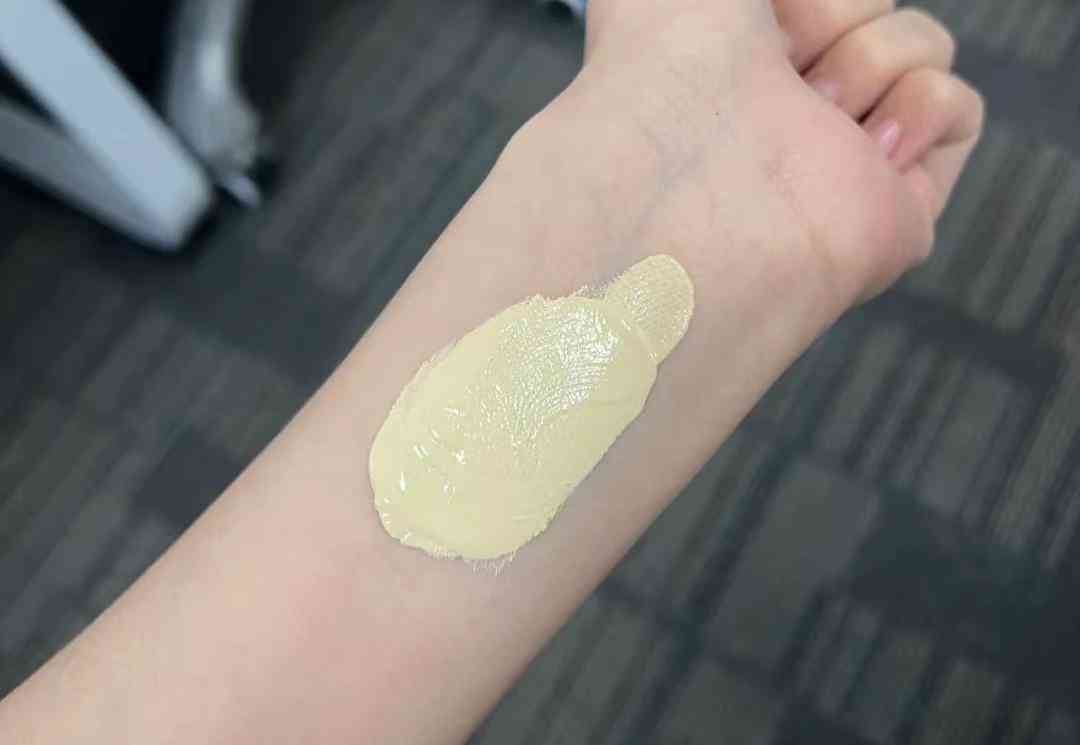 哪种化妆品用着不油腻(化妆品不油腻的什么牌子好)插图2