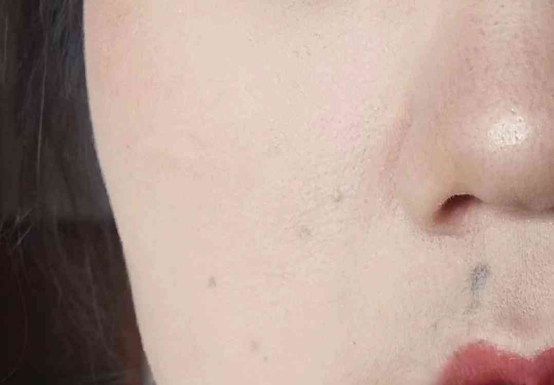 哪种化妆品用着不油腻(化妆品不油腻的什么牌子好)插图6