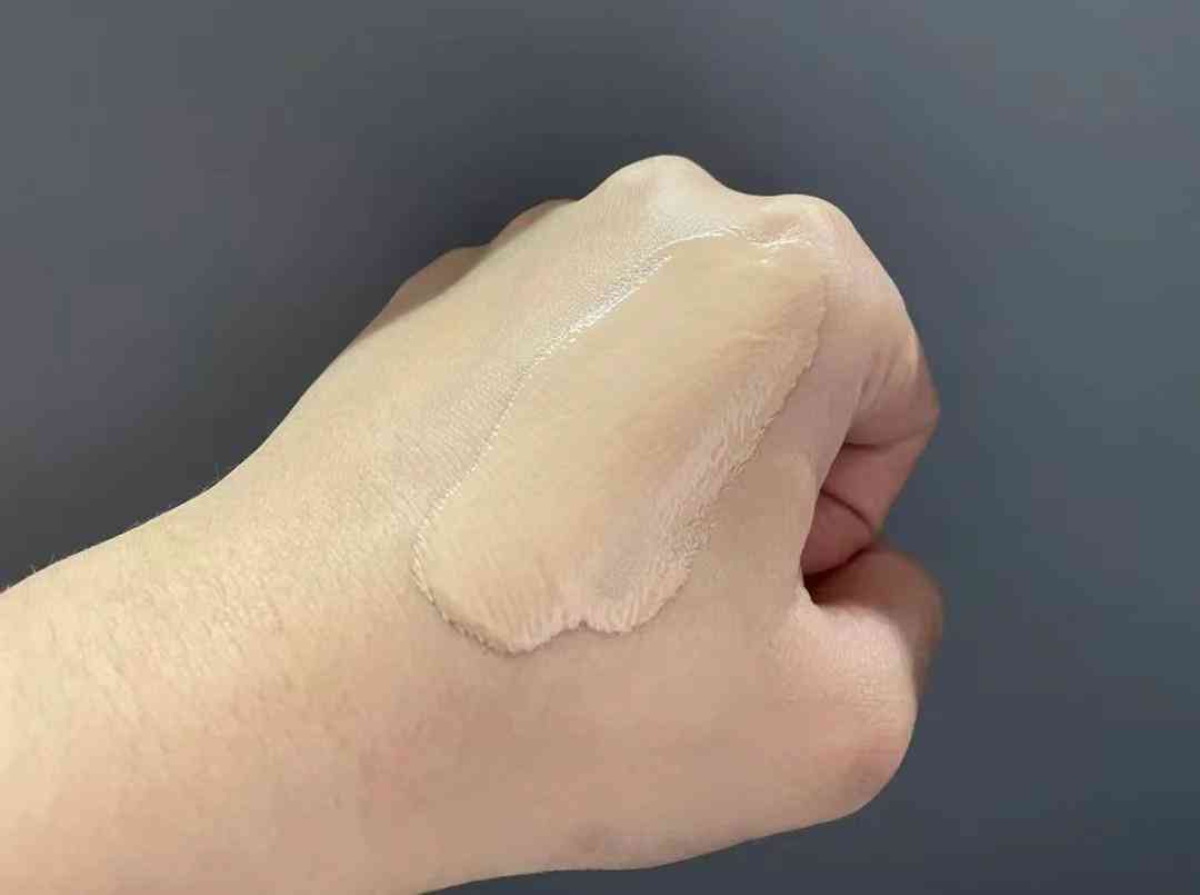 哪种化妆品用着不油腻(化妆品不油腻的什么牌子好)插图8