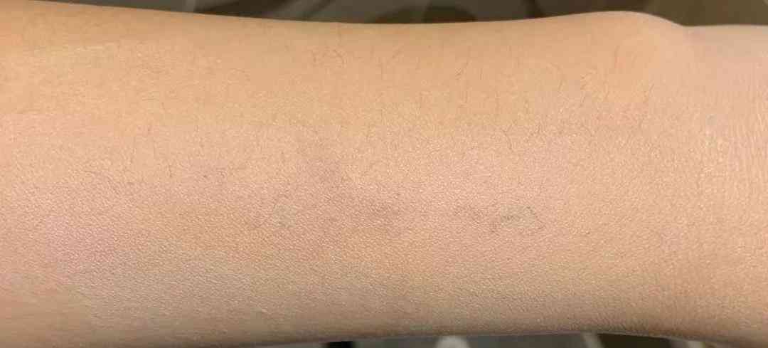 哪种化妆品用着不油腻(化妆品不油腻的什么牌子好)插图9