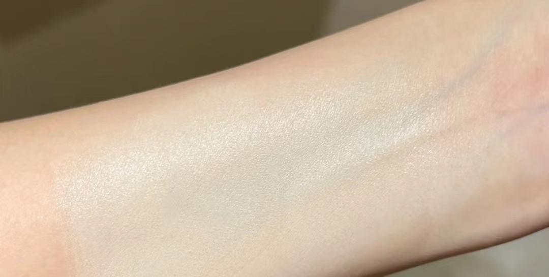 哪种化妆品用着不油腻(化妆品不油腻的什么牌子好)插图12