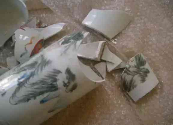 贵重物品化妆品快递暴力(化妆品发什么快递安全)插图12