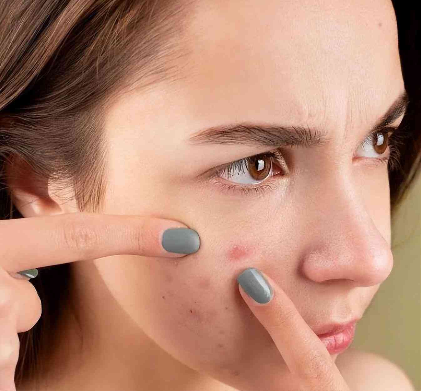 老妈买什么化妆品好呢(化妆品老年妈妈用什么牌子好)