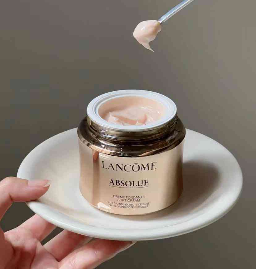 老妈买什么化妆品好呢(化妆品老年妈妈用什么牌子好)插图2