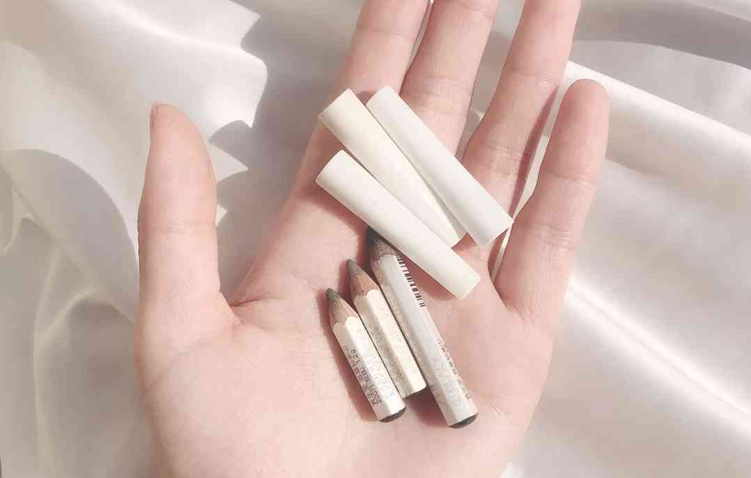 新手基本化妆品清单表图片(日常化妆用品清单)插图4