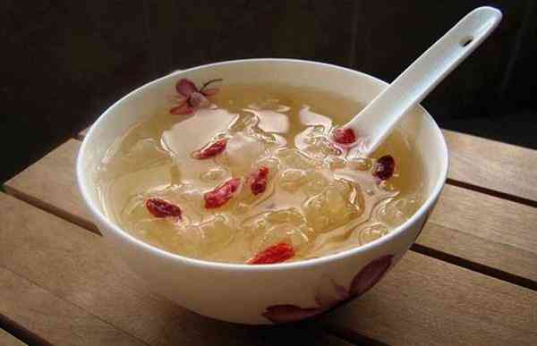 护肤靠化妆品还是食疗(食疗和化妆品哪个更有效果)