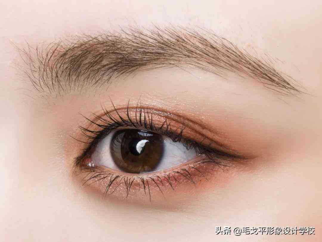 新手化妆品必备眼影超大(浓妆适合什么眼影)插图2