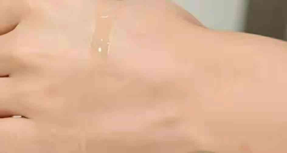 哪种化妆品补水又不长痘(哪款护肤品补水不闷痘)插图3 哪种化妆品补水又不长痘(哪款护肤品补水不闷痘)插图3