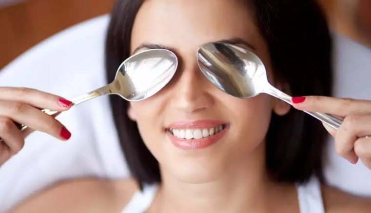 哪种化妆品去鱼尾纹(去眼尾纹用什么化妆品)