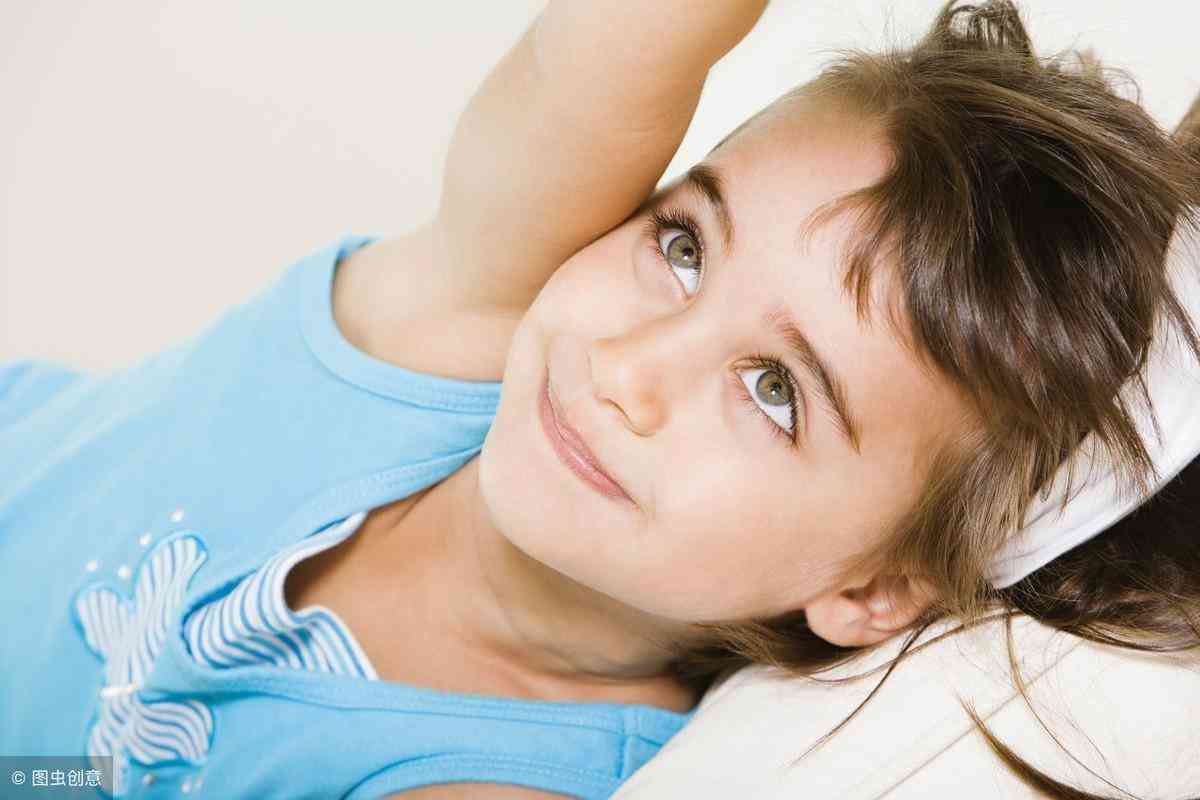 用化妆品后脸红(用化妆品后脸红肿麻)