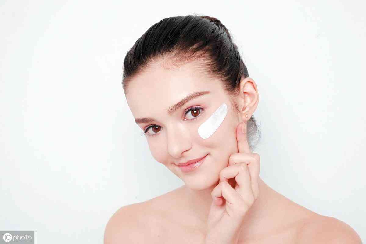 用化妆品后脸红(用化妆品后脸红肿麻)插图2 用化妆品后脸红(用化妆品后脸红肿麻)插图2