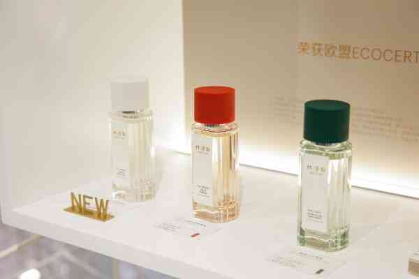 松江化妆品天地盖礼盒批发(松江化妆品天地盖礼盒批发在哪里)插图1