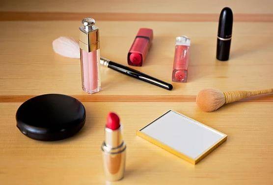 化妆品瓶子道具制作方法(化妆品瓶子道具制作方法视频)