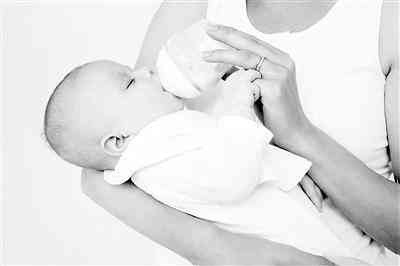 化妆品含矿物油怎么辨别(化妆品含矿物油怎么辨别真假)