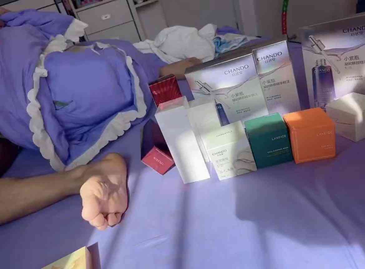 买了化妆品被老公打了(买了化妆品被老公打了怎么赔偿)