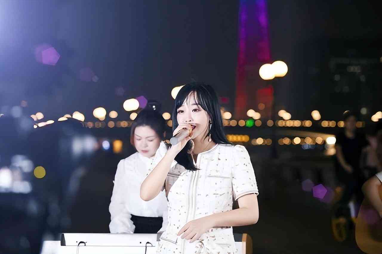 化妆品专柜广播稿模版(化妆品广播广告文稿)