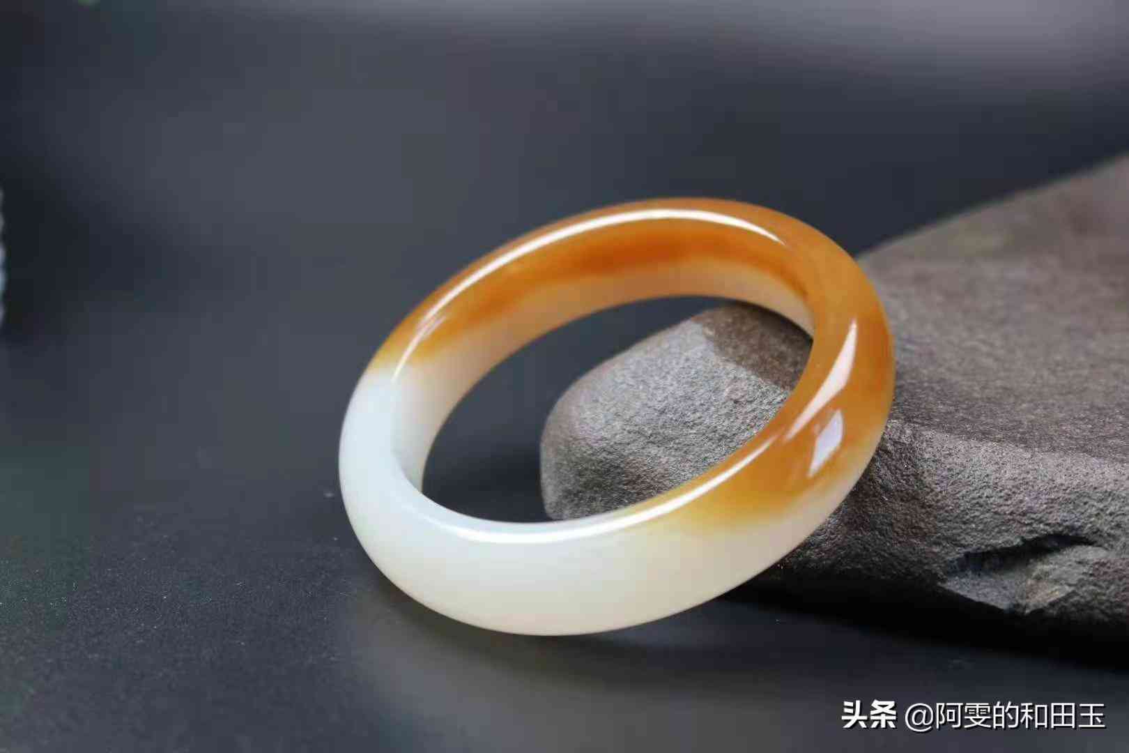 怎么选玉镯子颜色(如何挑选玉镯子颜色)