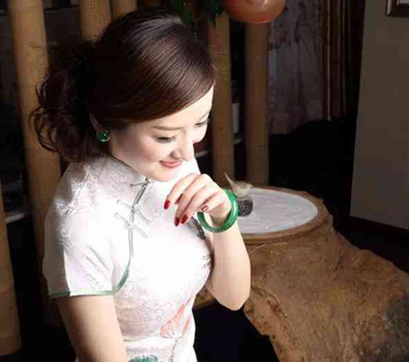 平安扣是玉的好还是翡翠好(翡翠的平安扣一般多少钱)