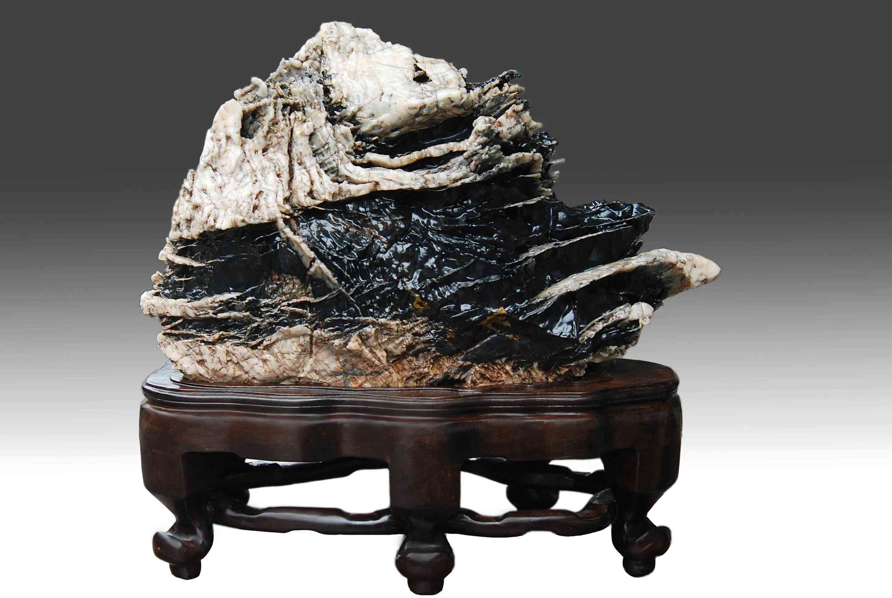 怎样辨别值钱的石头(如何辨别值钱的石头)