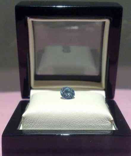 直击火葬后骨灰变钻石的现场照