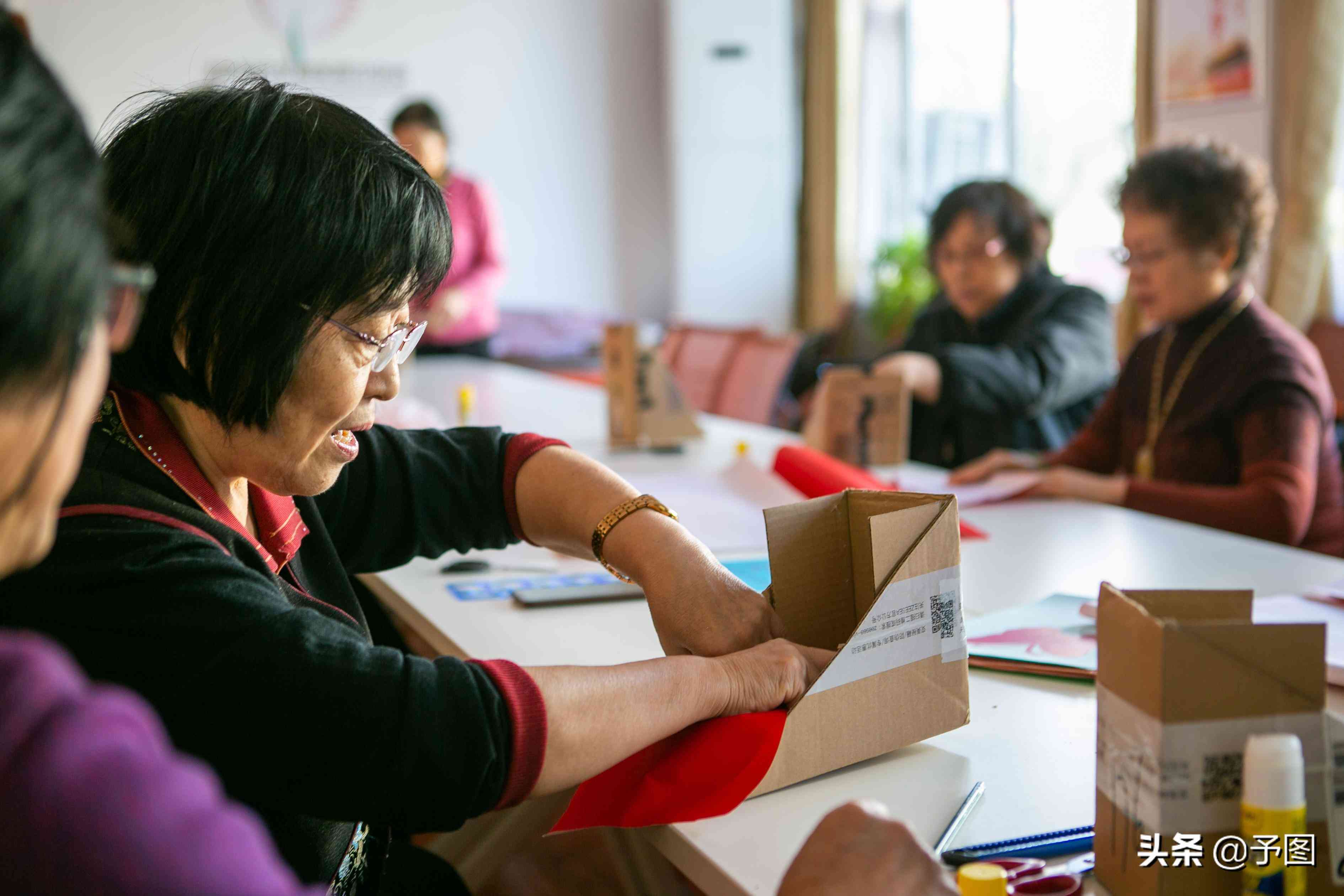 快递盒别再乱扔,教你快递盒秒变“网红”收纳盒:实用