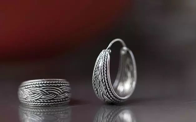 鉴别白银真假的6种方法(最简单识别银的方法)插图2 鉴别白银真假的6种方法(最简单识别银的方法)插图2