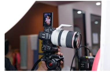 16667655213443382849309.jpg 胡可直播间3.jpg