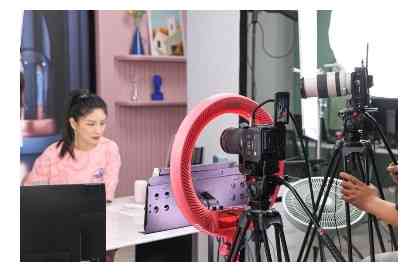 16667654668688721278934.jpg 胡可直播间3.jpg