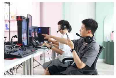 16667654404309552471260.jpg 胡可直播间1.jpg