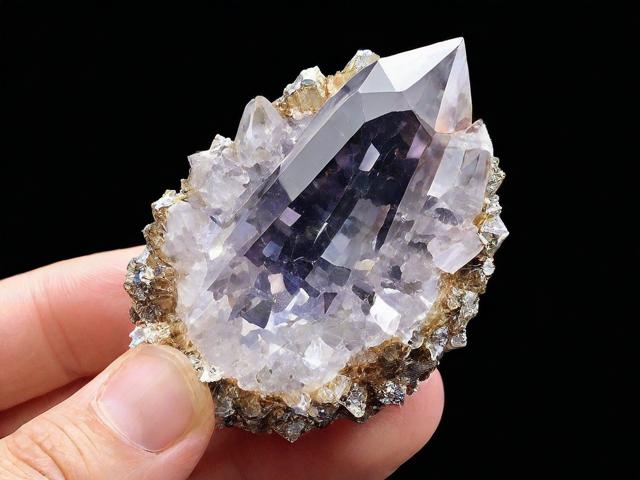 为什么水晶洞选择原矿？原矿水晶洞的独特魅力