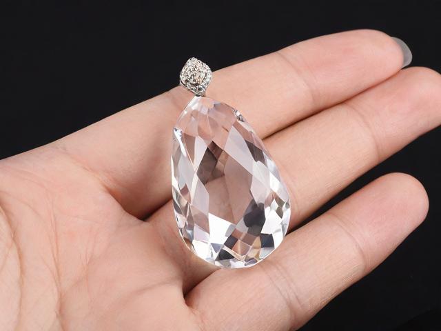 水晶为什么不让碰?水晶易碎的原因及保养方法 水晶为什么不让碰?水晶易碎的原因及保养方法