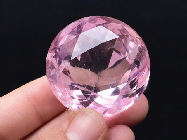 为什么粉水晶价格昂贵?探究粉水晶的珍贵之处 为什么粉水晶价格昂贵?探究粉水晶的珍贵之处